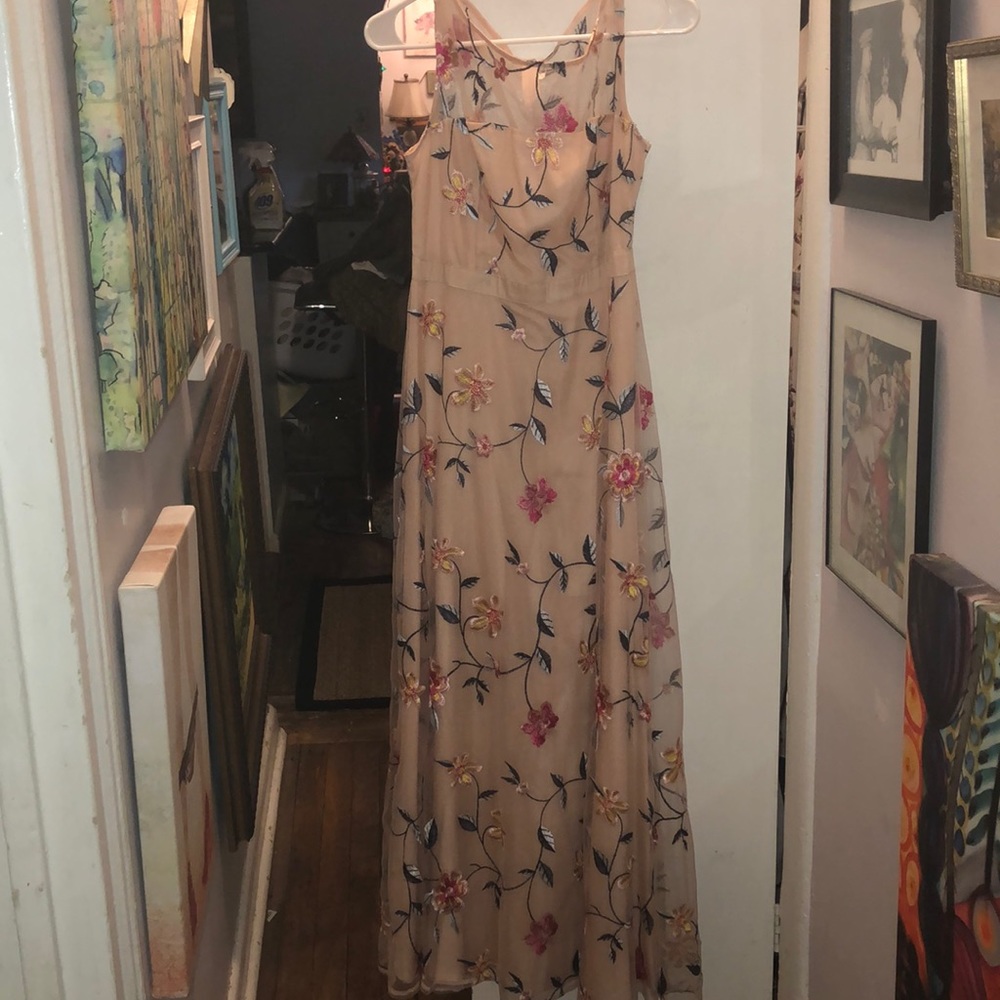 Tailor made dress. Pale pink with floral design L